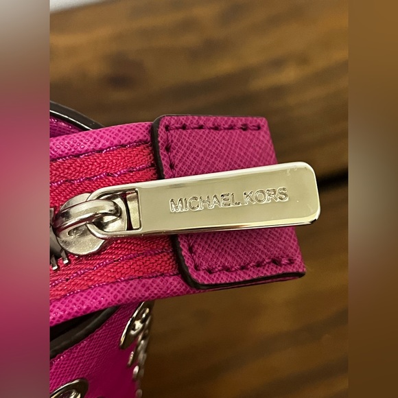 Michael Kors magenta purse - Picture 8 of 12